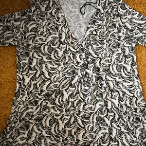 Dana Buchman Black and White Short Sleeve Blouse